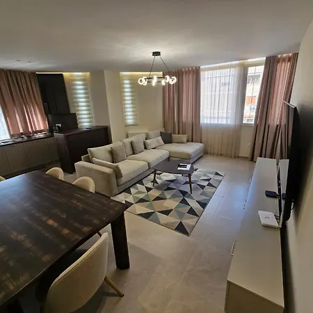 My Apartments Tirane アパート *